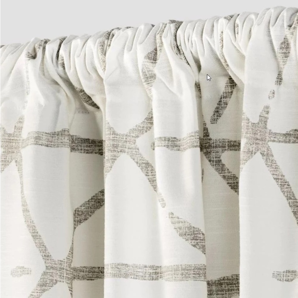 Threshold curtains/ sketched triangle gray